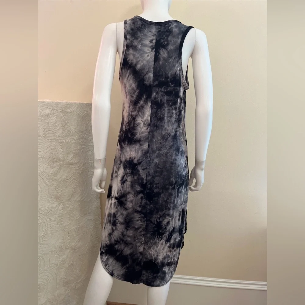 Sleeveless Black & White Tie-Dye V-Neck Dress